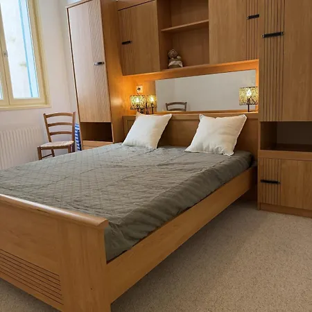 Raphael & Co - 2 2 Bedrooms 公寓