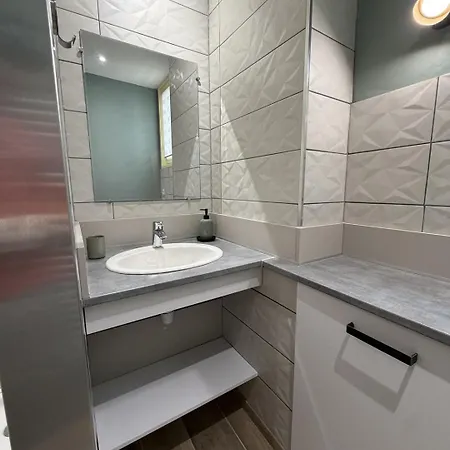 Raphael & Co - 2 2 Bedrooms Le Puy-en-Velay